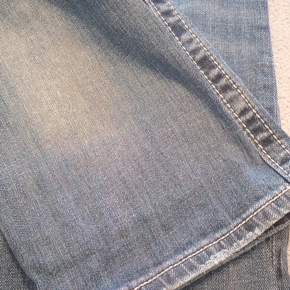 Miss Me Cropped Jeans - Picture 9 of 9